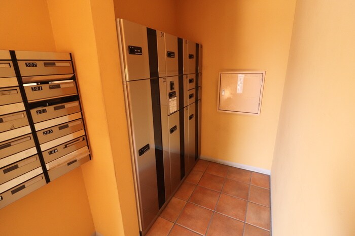 物件外観写真4　(エントランス部分)