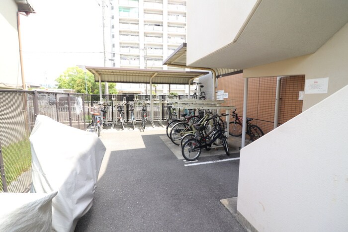 物件外観写真5　(駐輪場)