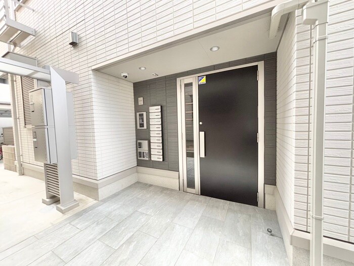 物件外観写真2　(エントランス部分)