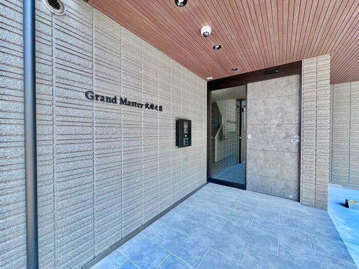 物件外観写真4　(エントランス部分)