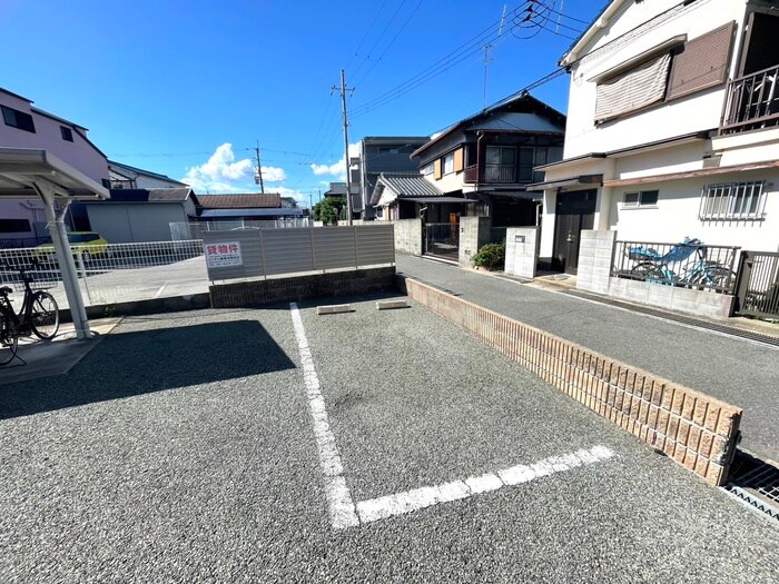 物件外観写真5　(駐車場)
