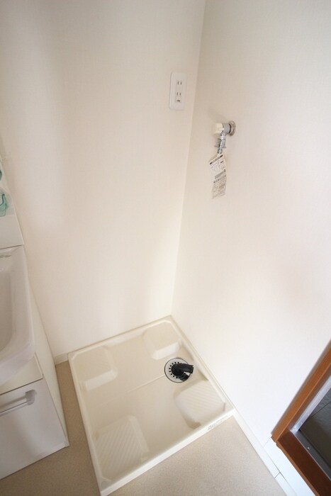 物件内観写真10　(洗濯機置場)