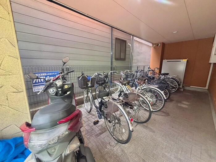 物件外観写真5　(駐輪場)