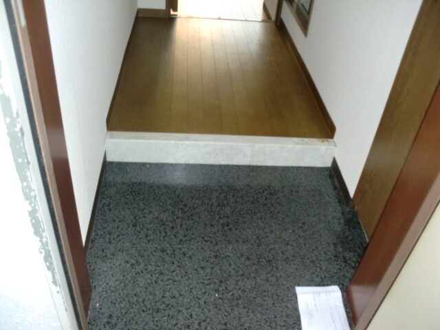 物件内観写真7　(玄関)