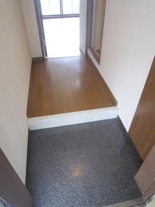 物件内観写真12　(玄関)