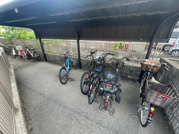 物件外観写真5　(駐輪場)