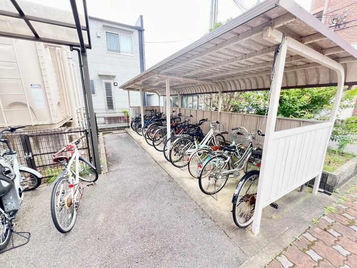 物件外観写真2　(駐輪場)