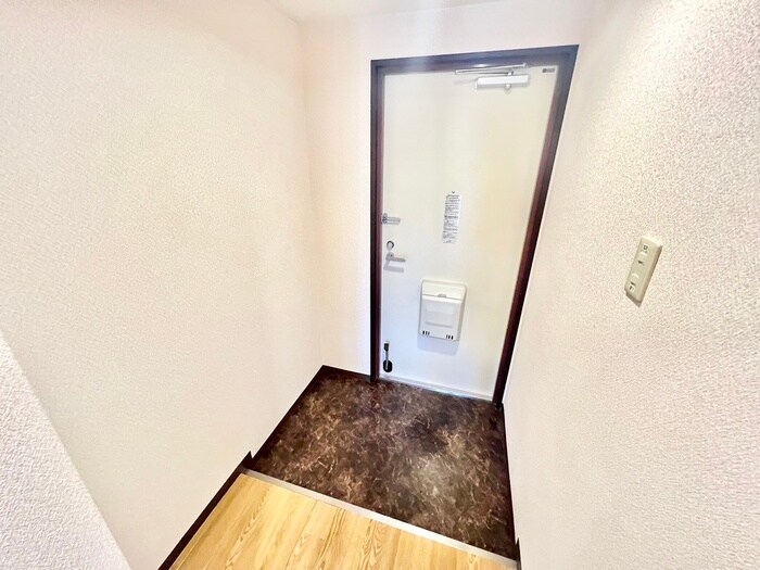 物件内観写真17　(玄関)