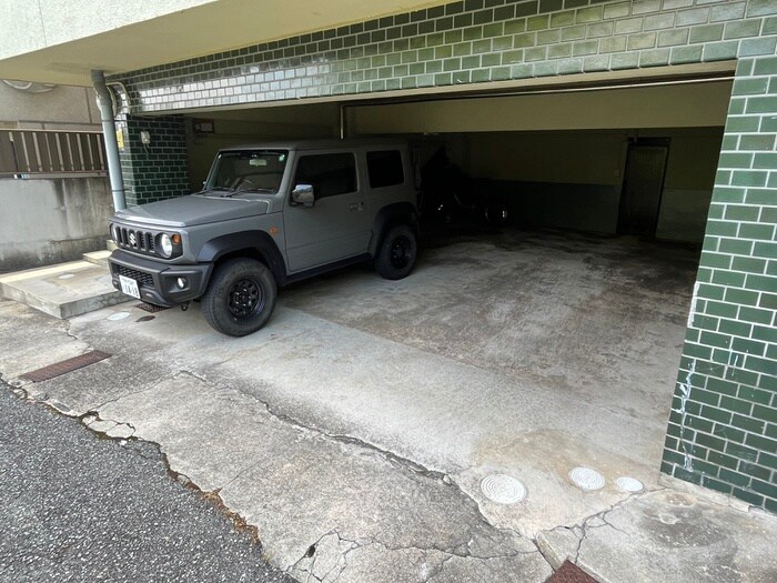 物件外観写真5　(駐車場)