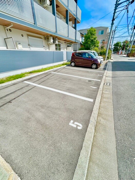 物件外観写真3　(駐車場)