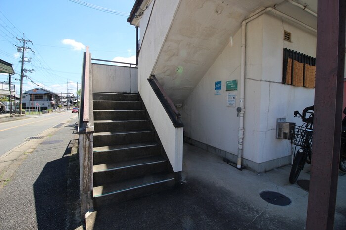 物件外観写真4　(エントランス部分)