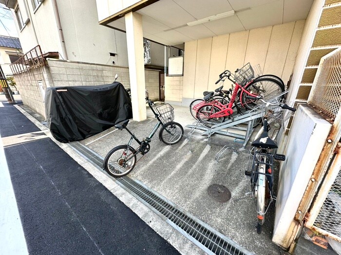 物件外観写真4　(駐輪場)