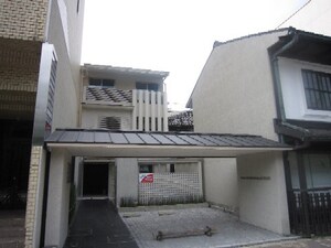 コ－トサイト丸太町ビル外観写真