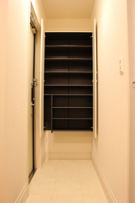 物件内観写真7　(玄関)