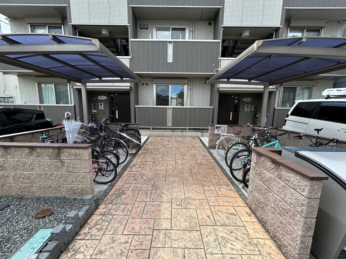 物件外観写真4　(駐輪場)