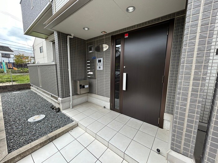 物件外観写真6　(エントランス部分)