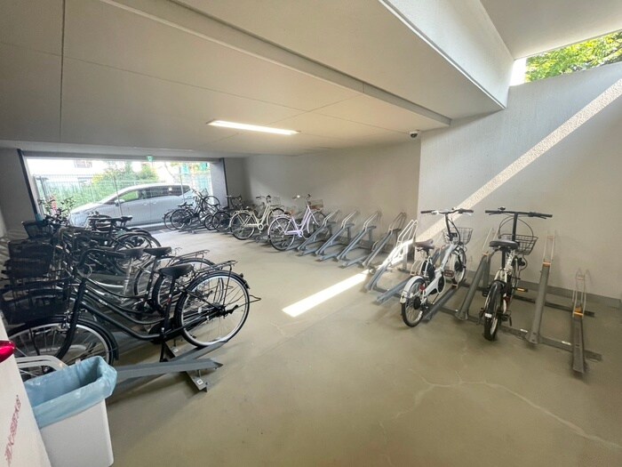 物件外観写真5　(駐輪場)