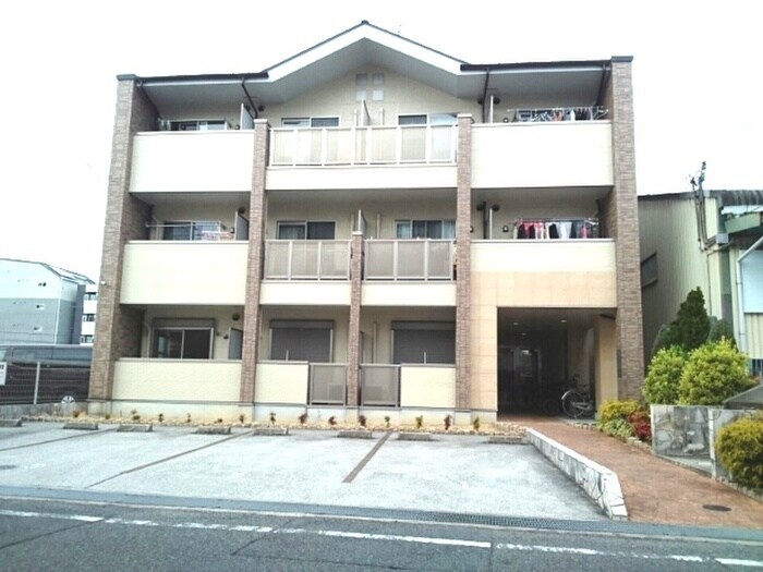 物件外観写真2　(駐車場)