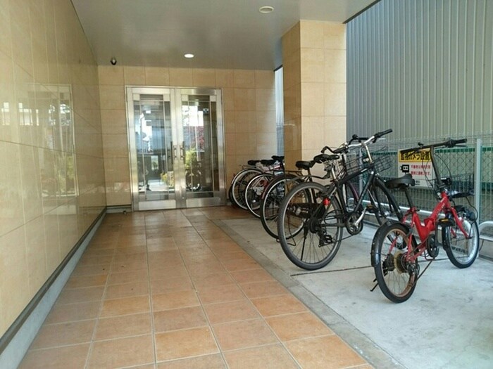 物件外観写真3　(駐輪場)