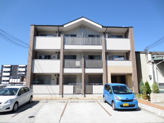 物件外観写真6　(エントランス部分)