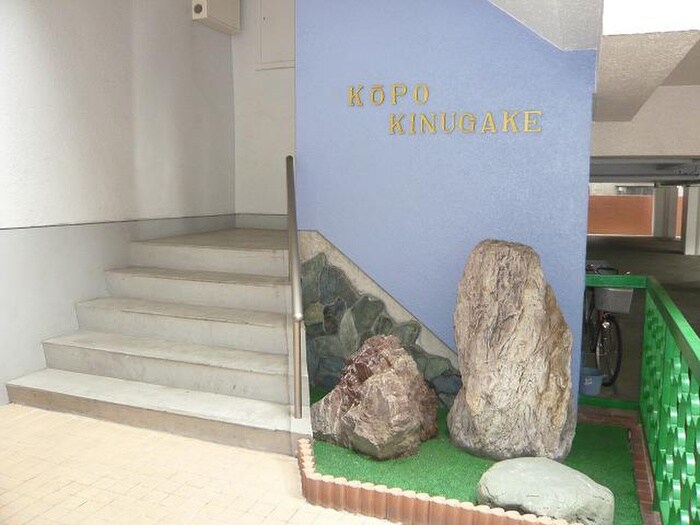 物件外観写真2　(エントランス部分)