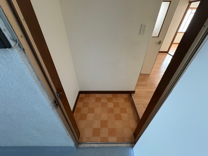 物件内観写真16　(玄関)