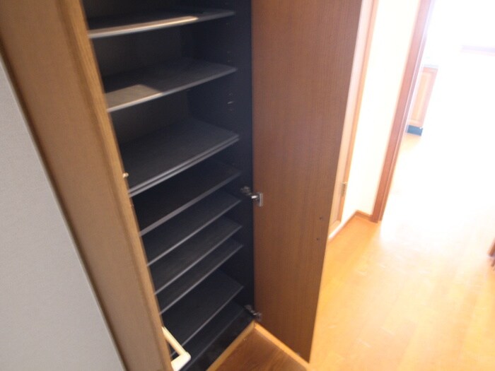 物件内観写真15　(靴箱)