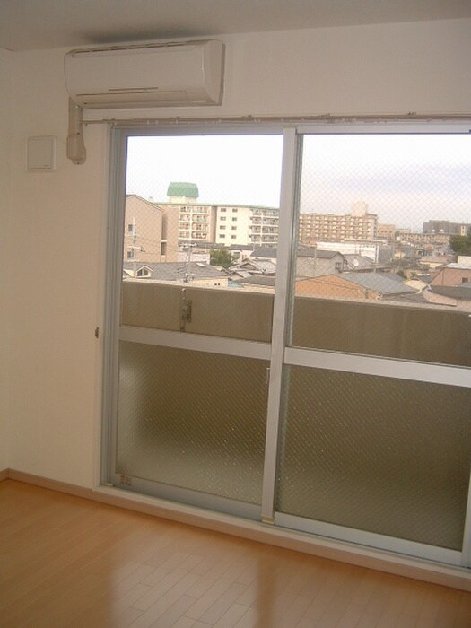 物件内観写真4　(居室)