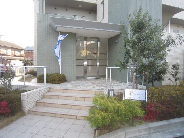 物件外観写真3　(エントランス部分)