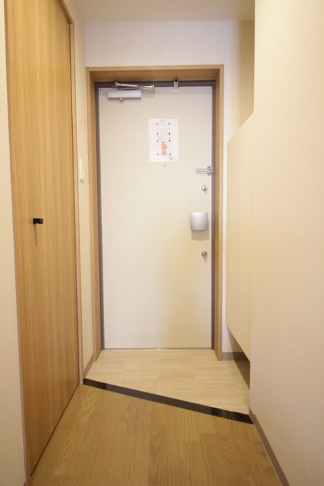 物件内観写真13　(玄関)