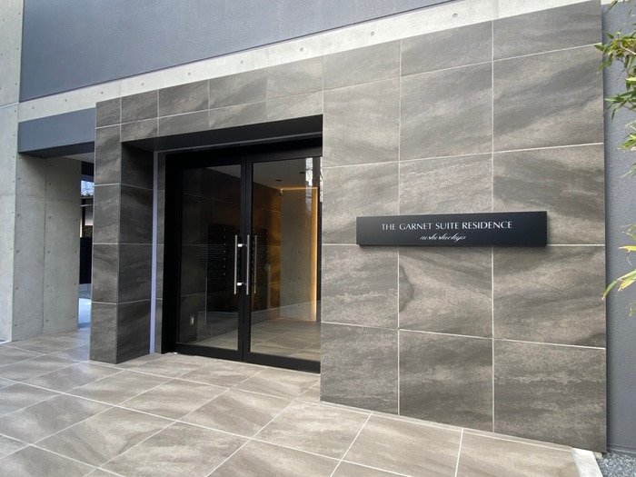 物件外観写真2　(エントランス部分)