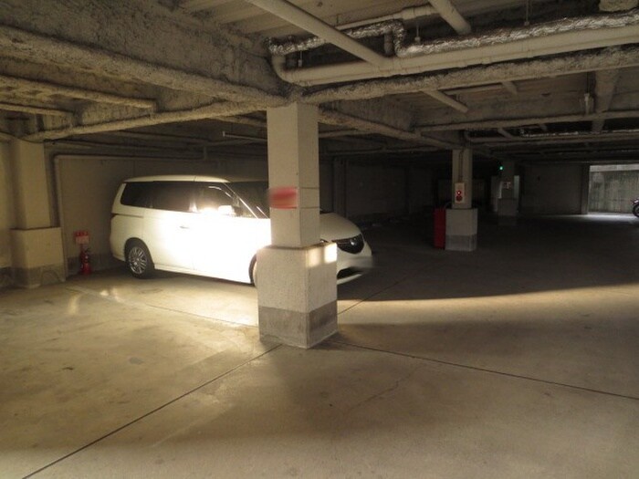 物件外観写真4　(駐車場)