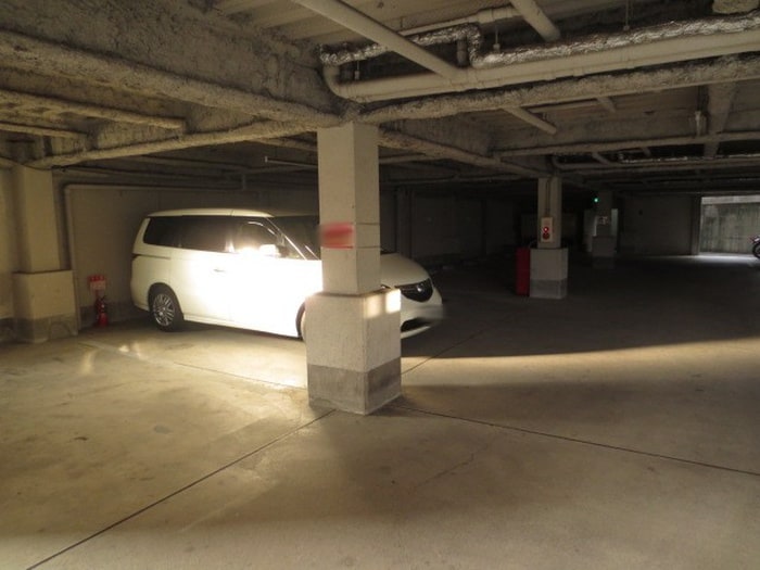 物件外観写真4　(駐車場)