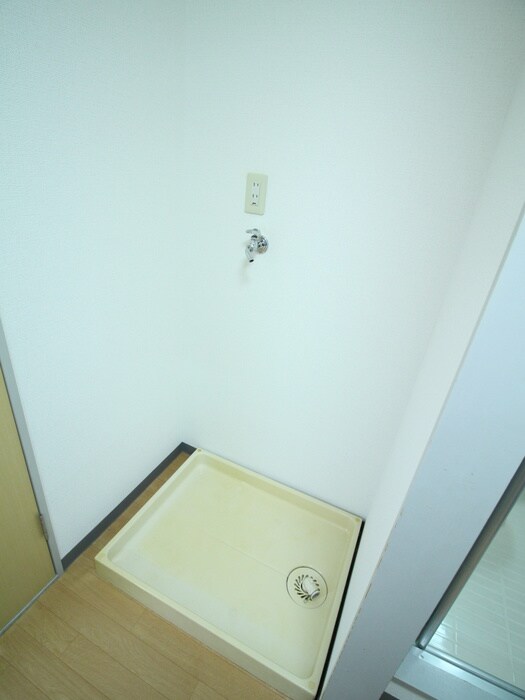 物件内観写真12　(洗濯機置場)