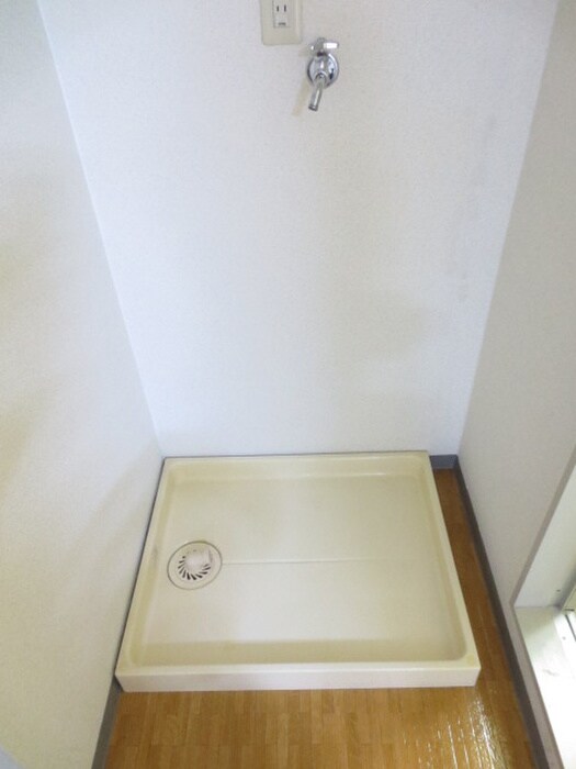 物件内観写真12　(洗濯機置場)