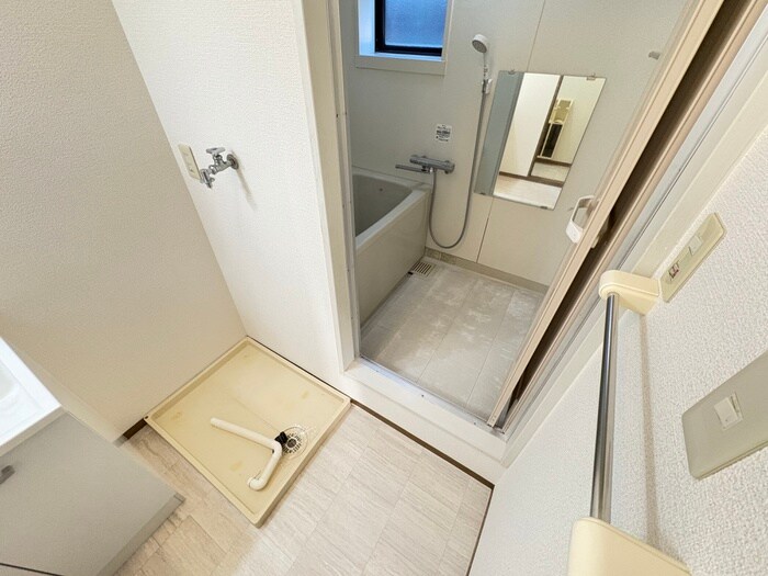 物件内観写真11　(洗濯機置場)