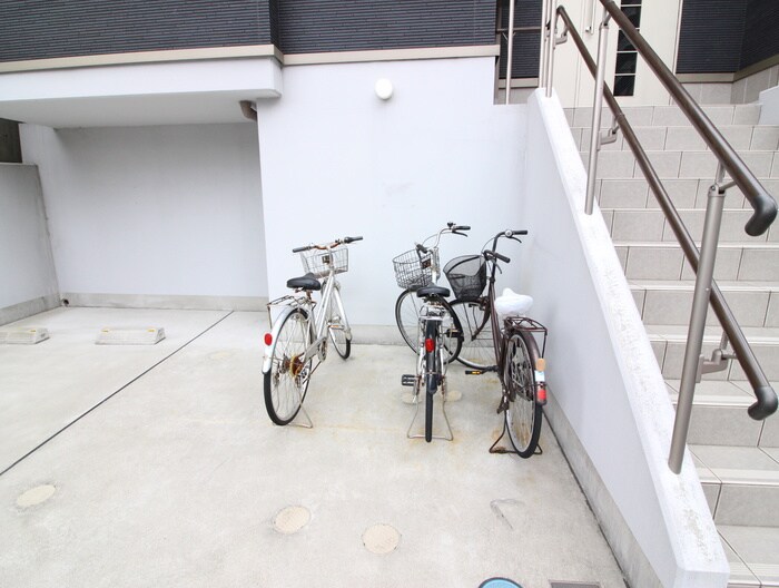 物件外観写真4　(駐輪場)
