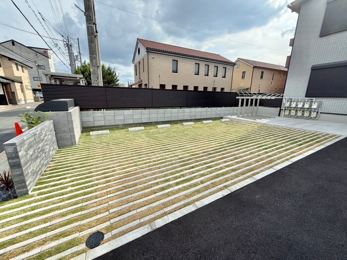 物件外観写真3　(駐車場)