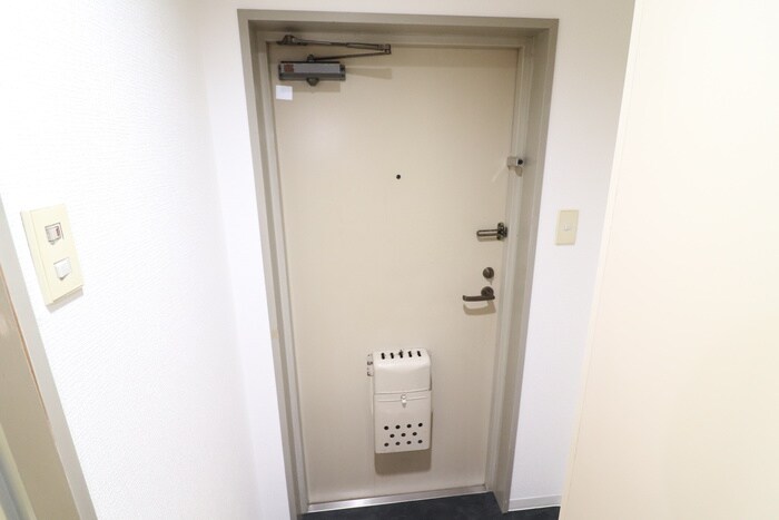 物件内観写真12　(玄関)