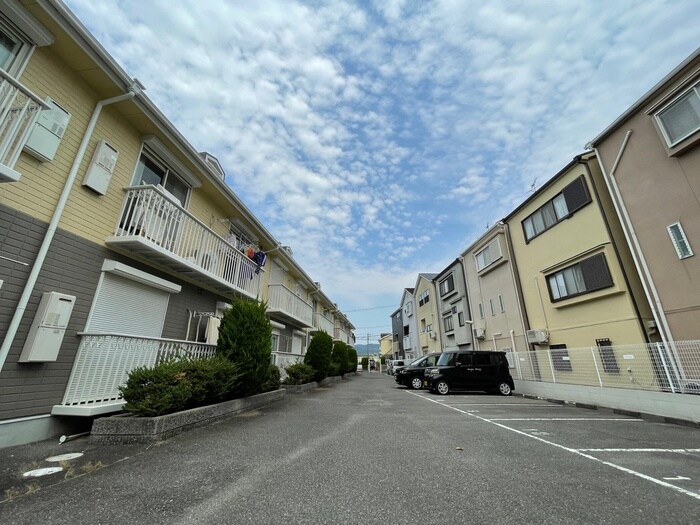 物件外観写真5　(駐車場)