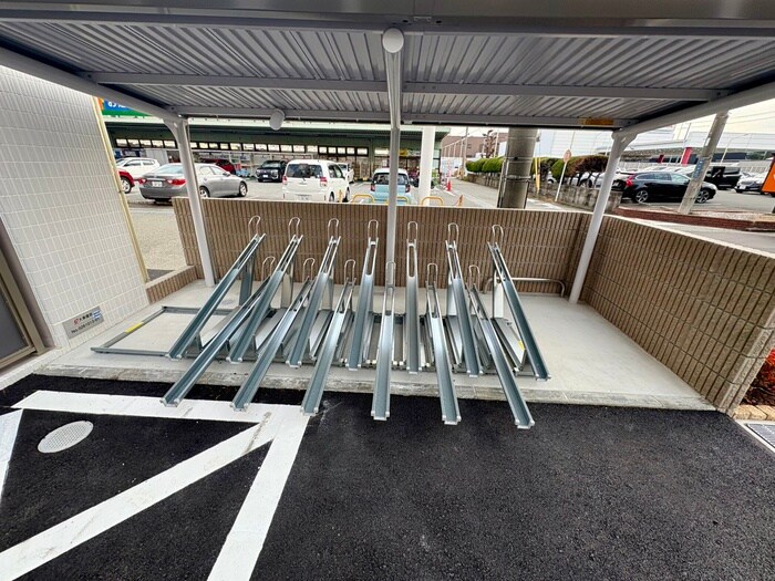 物件外観写真5　(駐輪場)