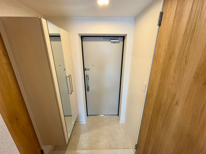 物件内観写真16　(玄関)