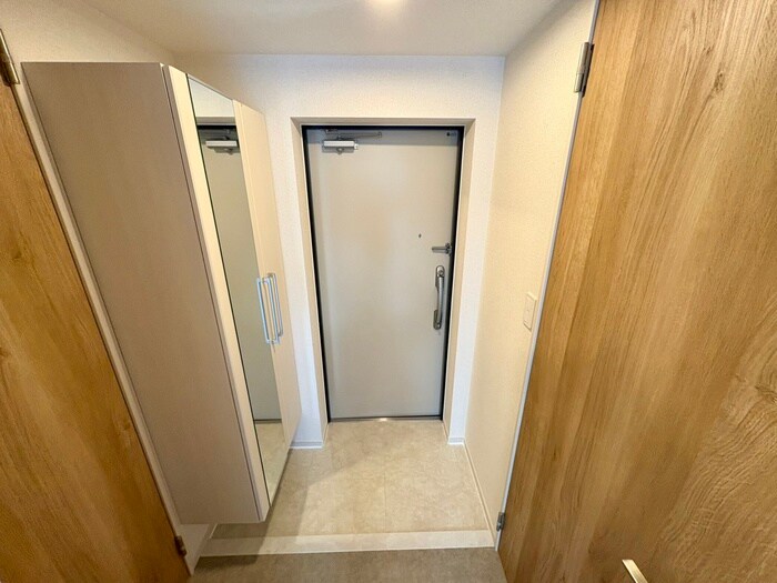 物件内観写真16　(玄関)