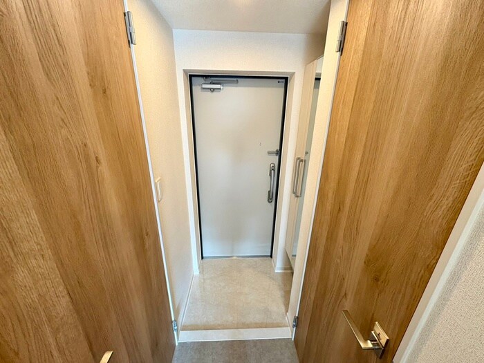 物件内観写真16　(玄関)