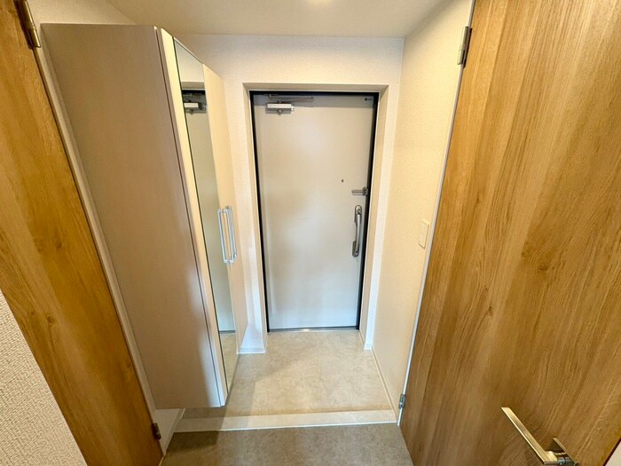 物件内観写真16　(玄関)