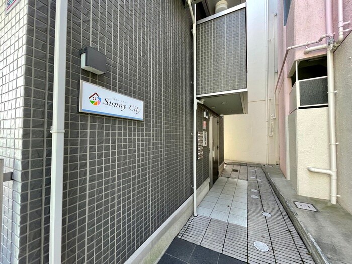 物件外観写真4　(エントランス部分)