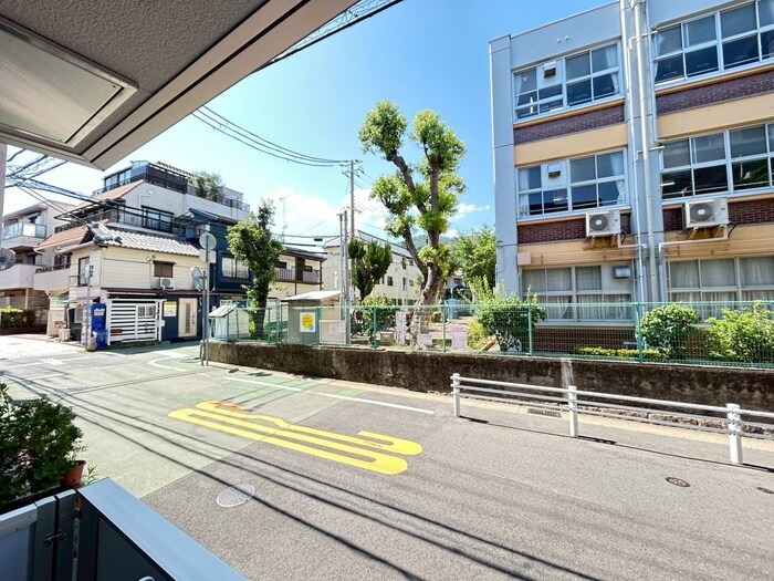 物件内観写真17　(室内からの展望)