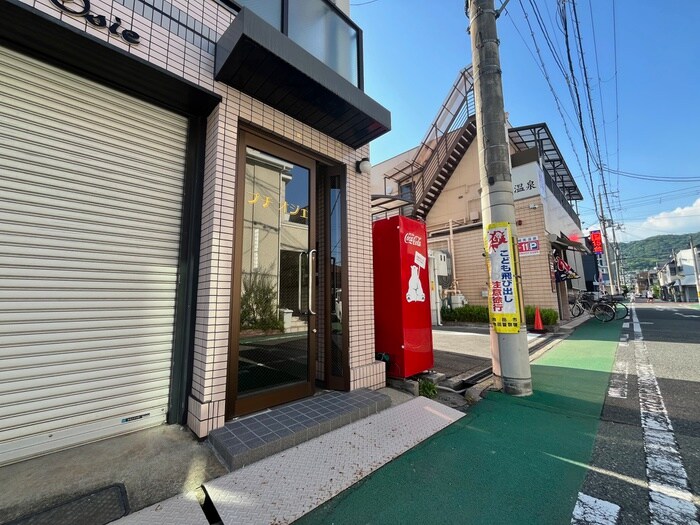 物件外観写真5　(エントランス部分)