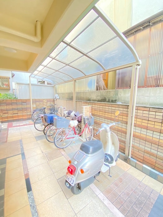 物件外観写真3　(駐輪場)