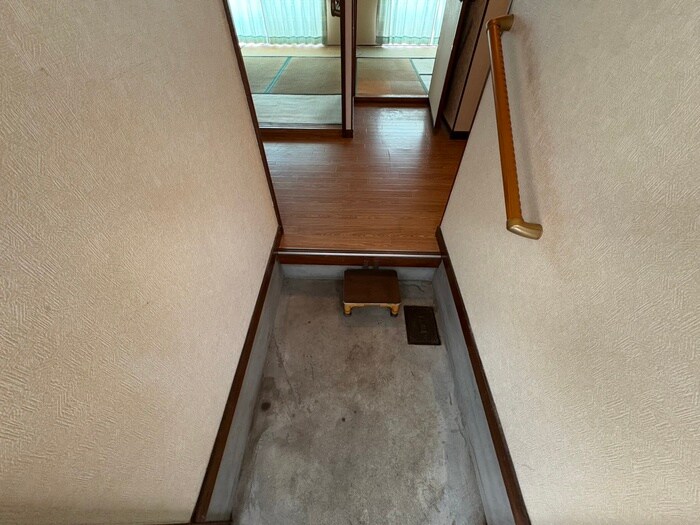 物件内観写真18　(玄関)